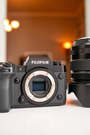 FUJIFILM X-H2 Camera with XF 16-80mm f4 lens