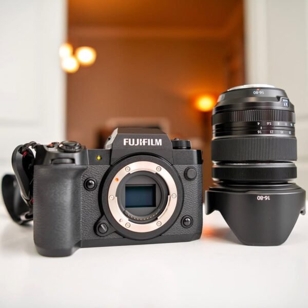 FUJIFILM X-H2 Camera with XF 16-80mm f4 lens
