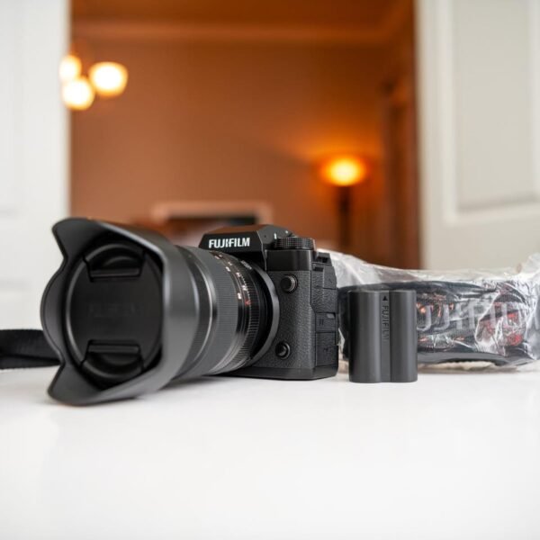 FUJIFILM X-H2 Camera with XF 16-80mm f4 lens - Image 3