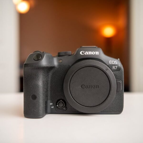 Canon EOS R7 Camera - Image 4