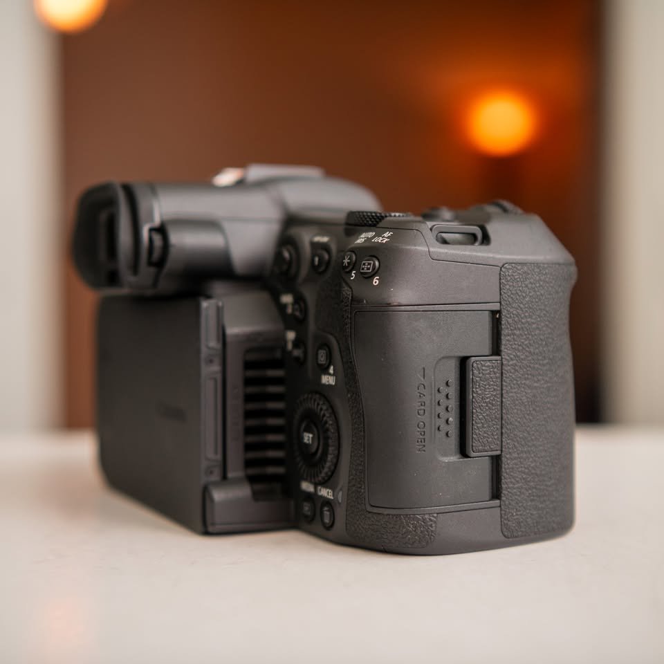 Canon EOS R5 C Mirrorless Cinema Camera - Image 5