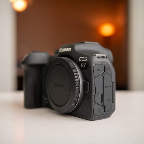 Canon EOS R7 Camera - Image 5