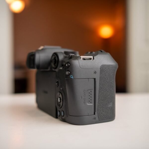 Canon EOS R7 Camera - Image 7