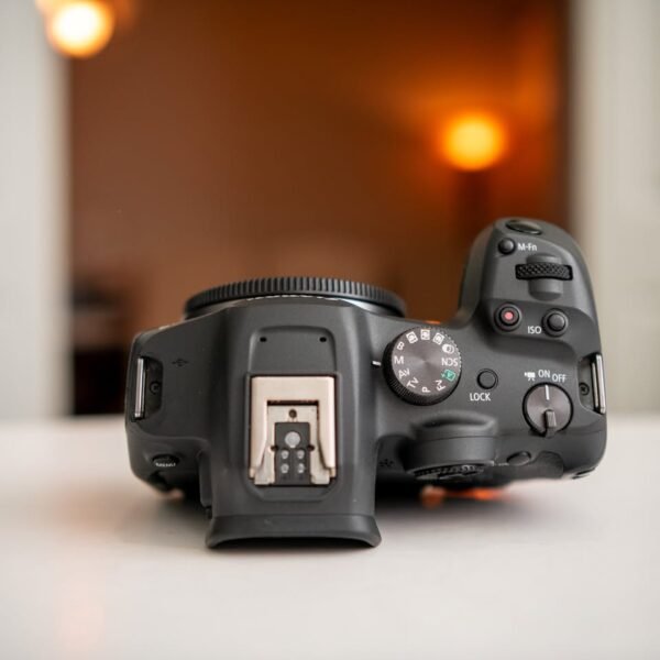 Canon EOS R7 Camera - Image 8