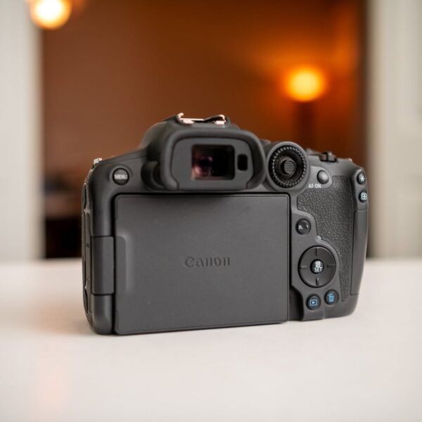 Canon EOS R7 Camera - Image 10