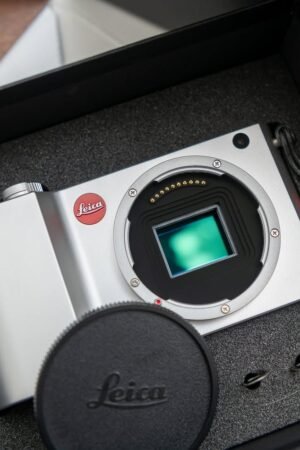 Leica TL2 with 18-56mm lens